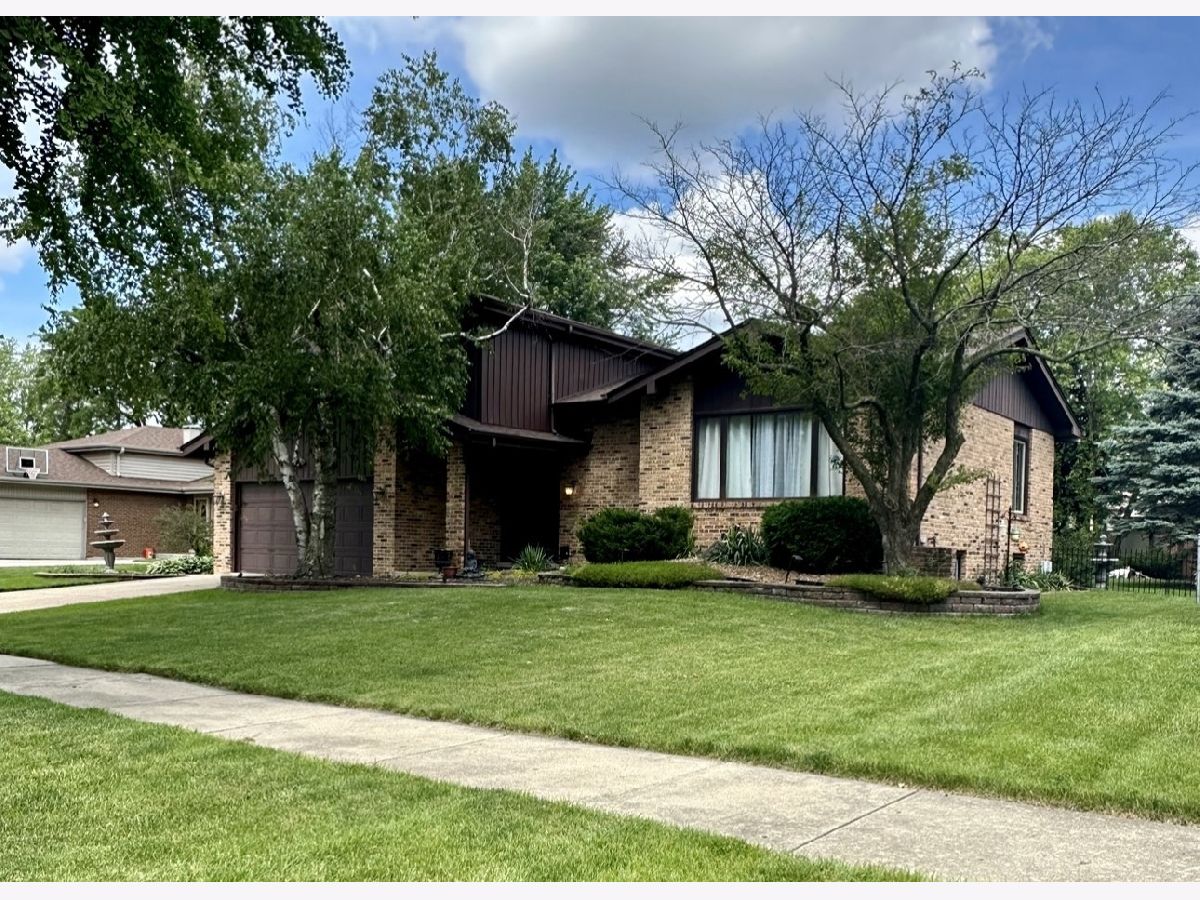 Homes Sold Regency Grove Downers Grove Illinois, 6781 Barrett