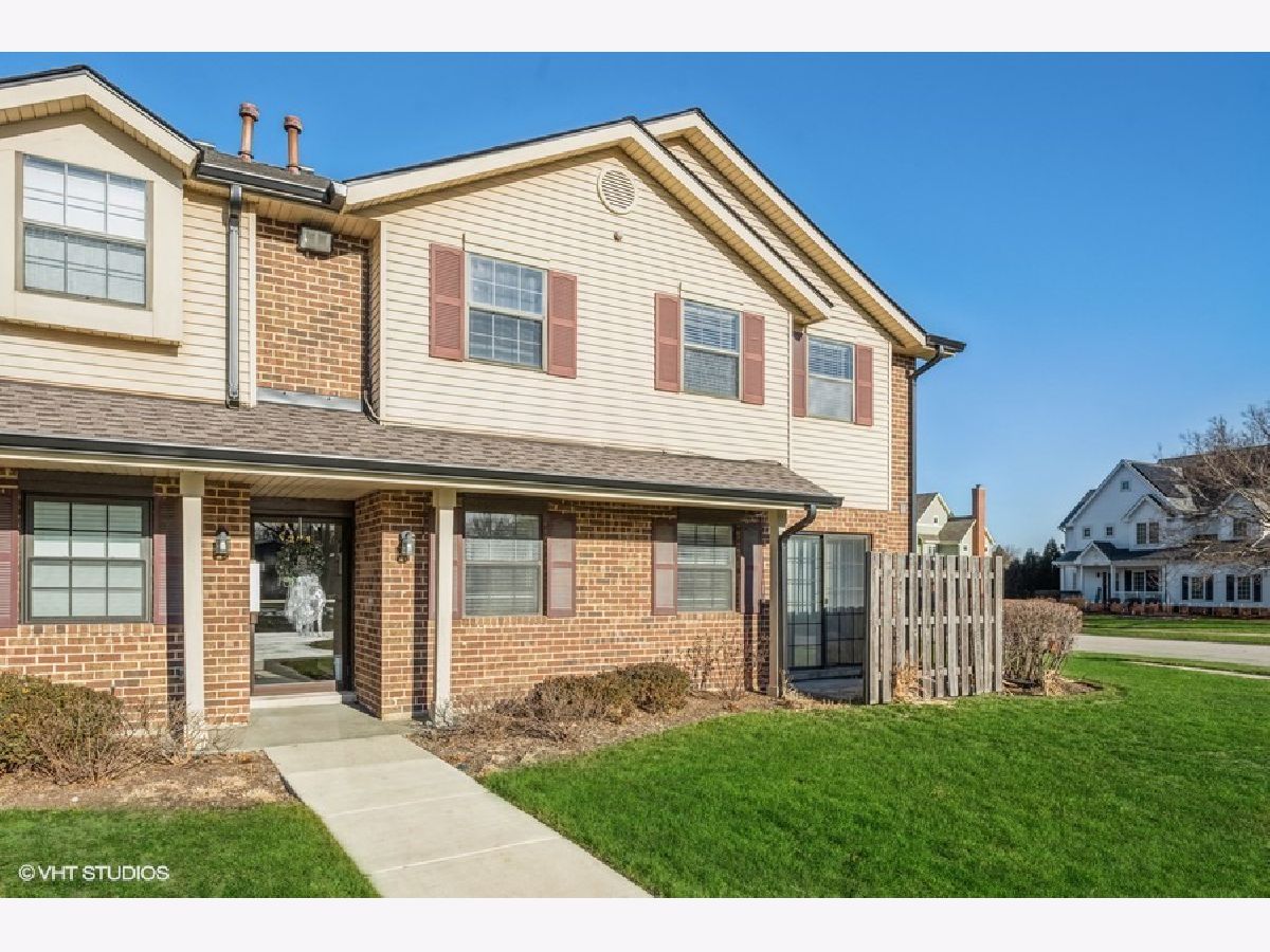 Condos & Townhomes Rented Jefferson West Naperville Illinois, 351 Whispering Hills