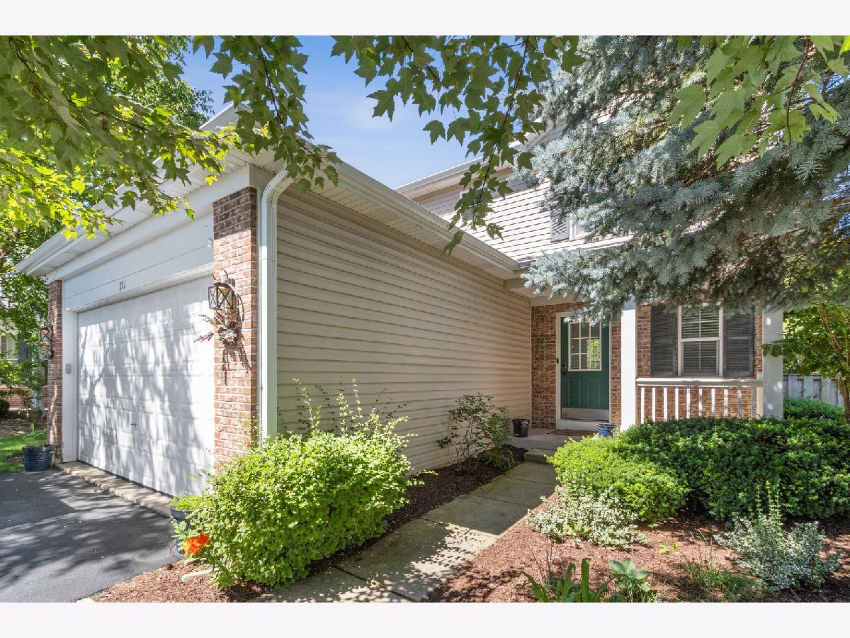 Townhomes & Homes Sold Blackberry Knoll Oswego Illinois, 151 Concord