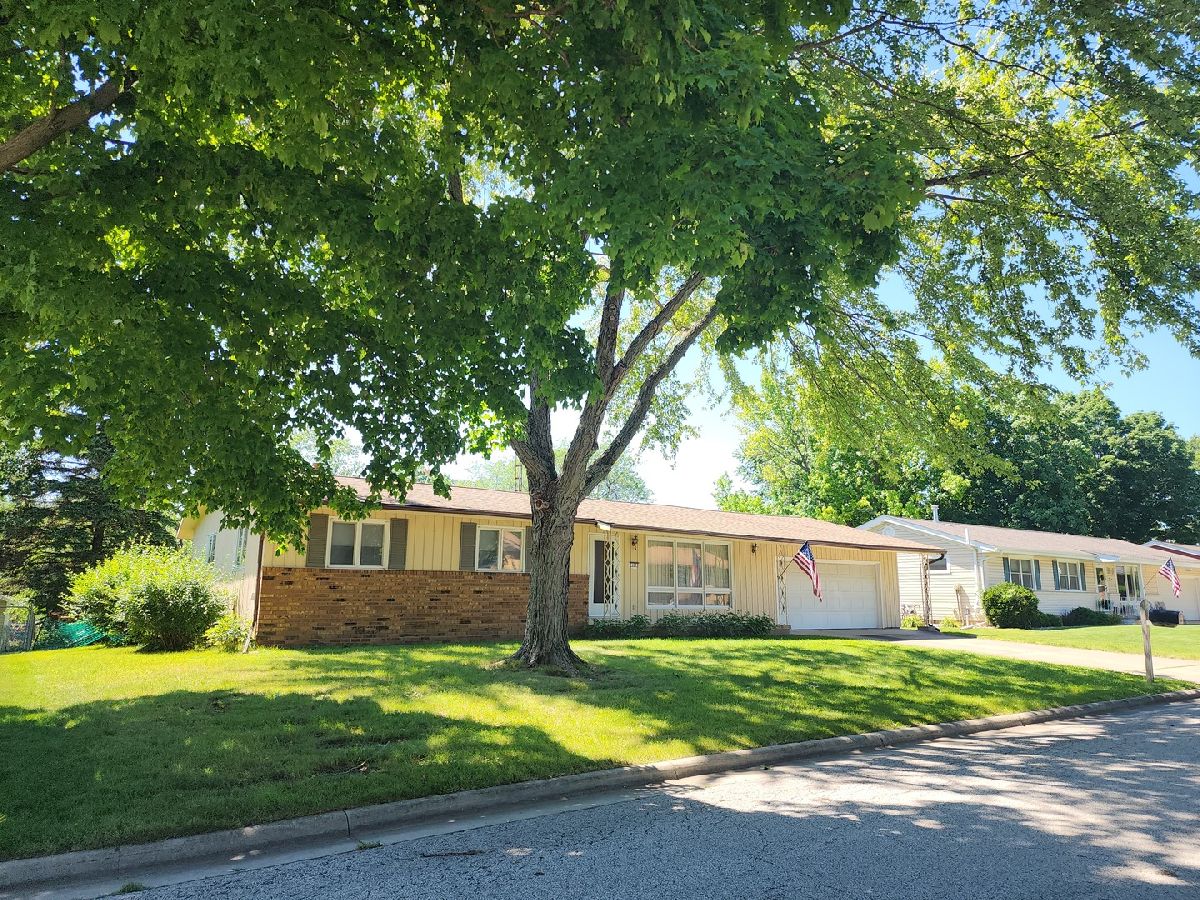Homes & Condos & Townhomes Sold University Estates Normal Illinois, 207 Concord