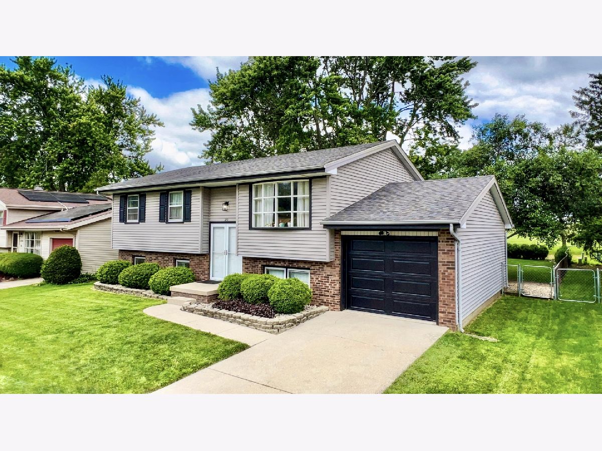 Homes & Condos & Townhomes Sold Washington East Bloomington Illinois, 2910 Winchester