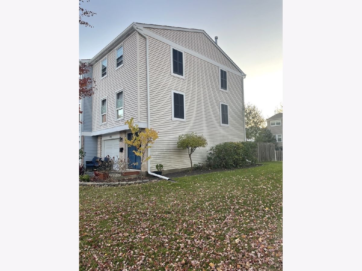 Townhomes & Condos Rented Sheffield Towne Schaumburg Illinois, 2032 Stanley