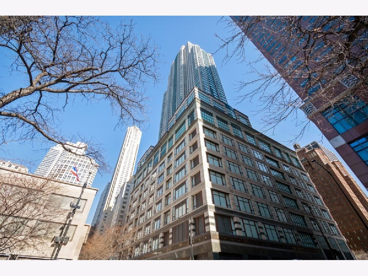 Condominiums Sold Chicago Place Chicago Illinois, 100 Huron