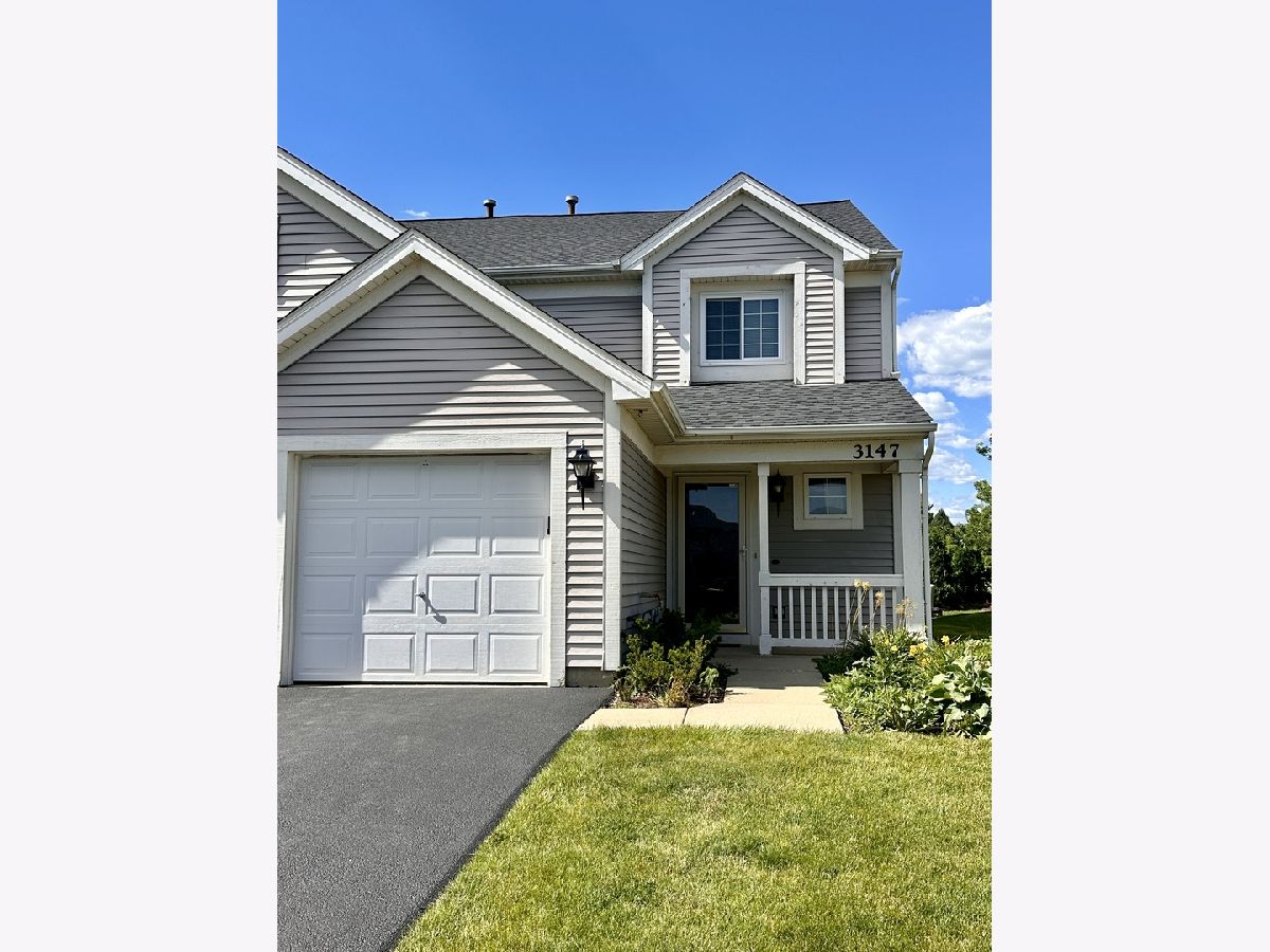 Townhomes Rented Impressions Lake In The Hills Illinois, 3147 Impressions