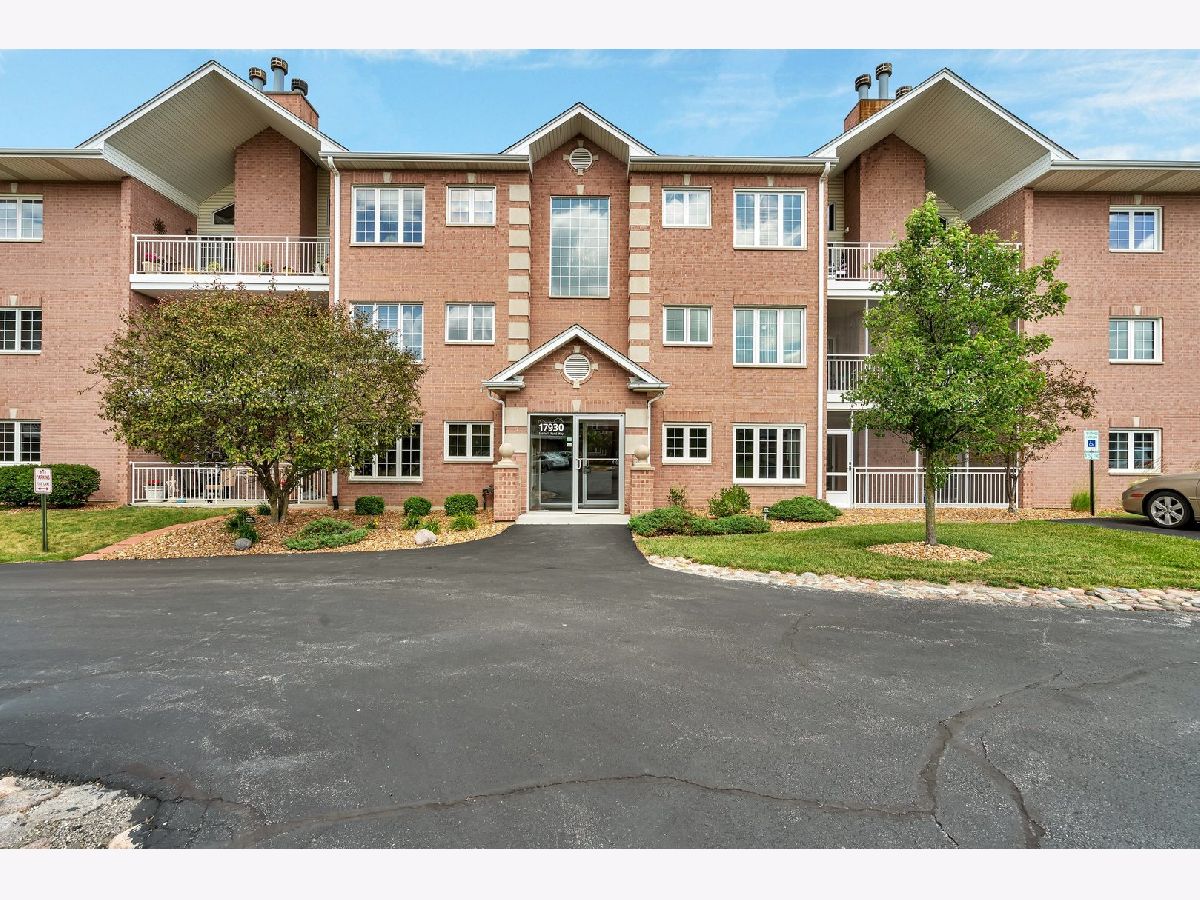 Townhomes & Condos & Homes Sold Preserves Of Marley Creek Orland Park Illinois, 17930 Settlers Pond