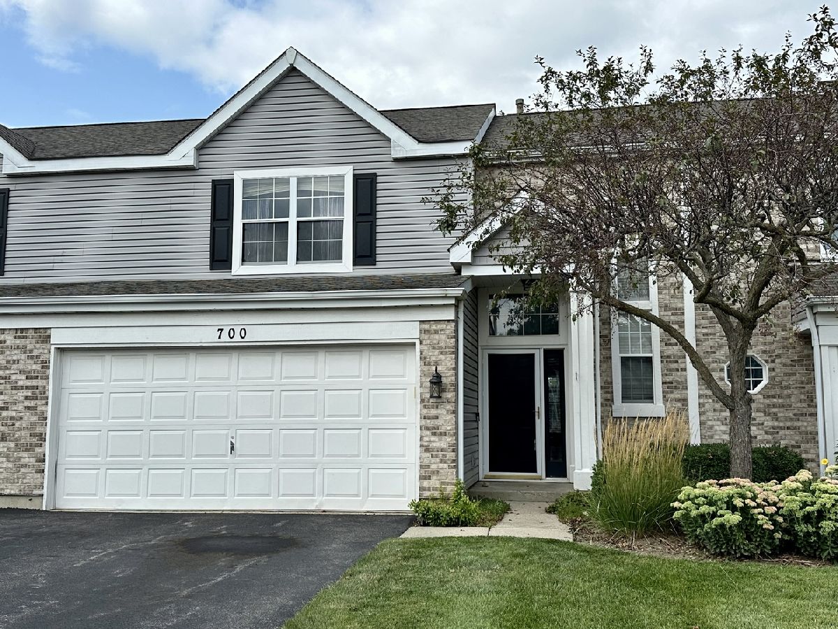 Townhomes Rented Mistwood Crystal Lake Illinois, 700 Savannah