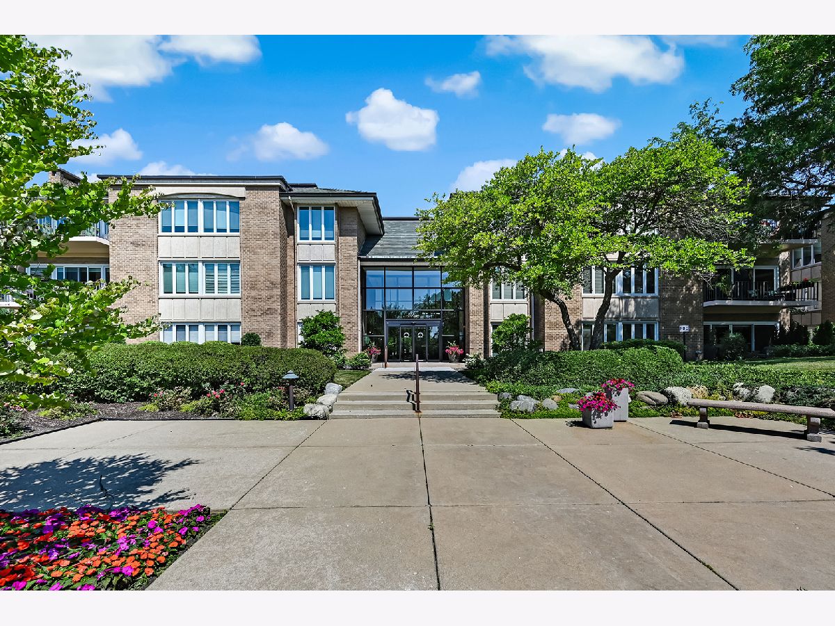 Condominiums Sold Oak Brook Club Oak Brook Illinois, 1 Oak Brook Club