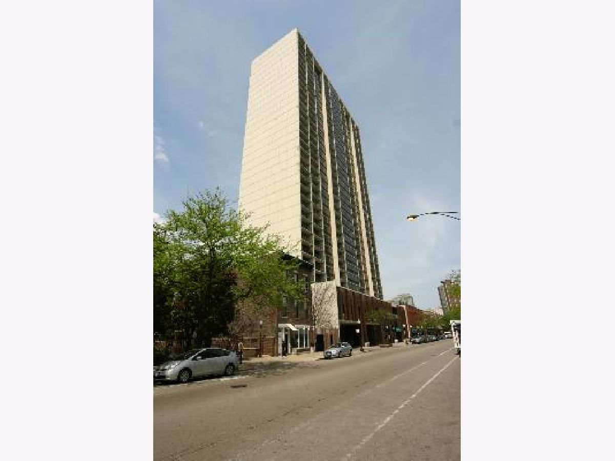Condominiums Rented Americana Towers Chicago Illinois, 1636 Wells