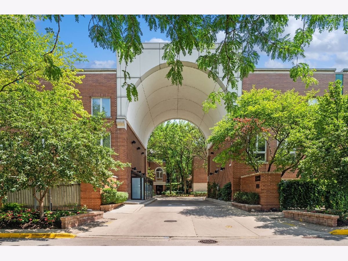 Townhomes Sold Tamerlane Chicago Illinois, 2661 Greenview