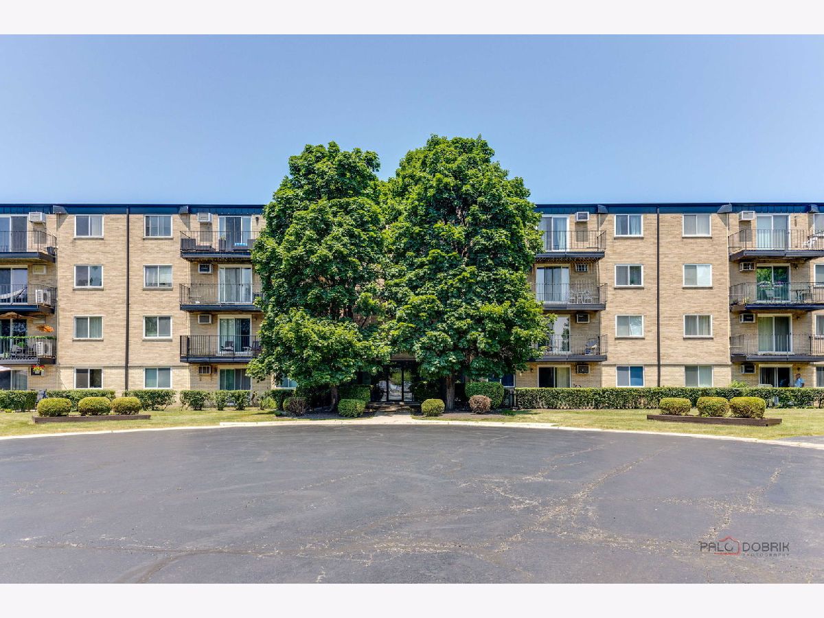 Condominiums Sold Brandenberry Park Arlington Heights Illinois, 2420 Brandenberry