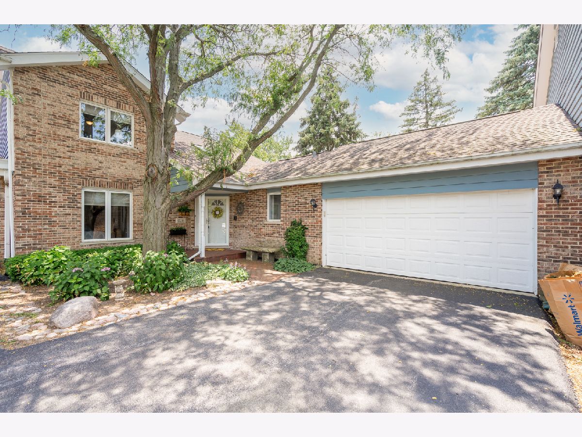 Homes & Townhomes & Condos Sold Brook Hills Orland Park Illinois, 17219 Lakebrook