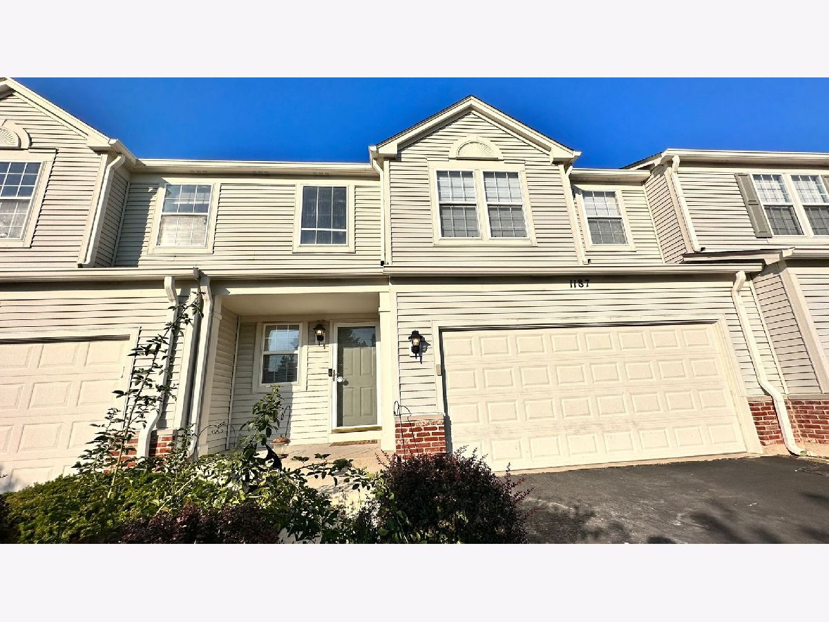 Townhomes & Homes Rented Country Club Village Aurora Illinois, 1187 Pensacola