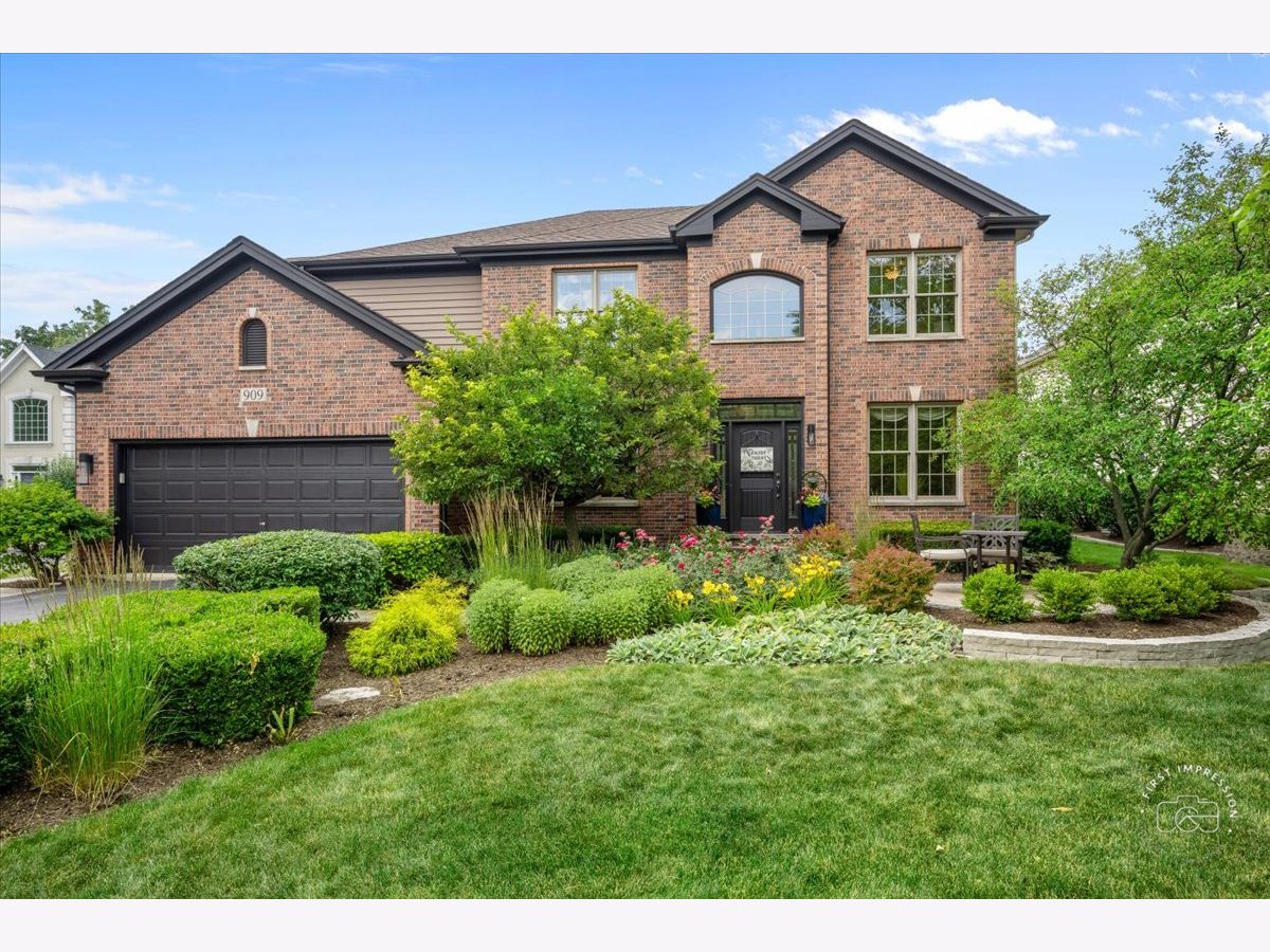Homes & Townhomes Sold Kingswood St Charles Illinois, 909 King Edward