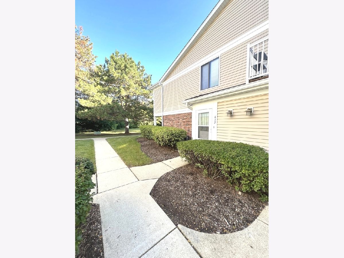 Townhomes & Condos & Homes Rented New Century Town Vernon Hills Illinois, 432 Kennedy