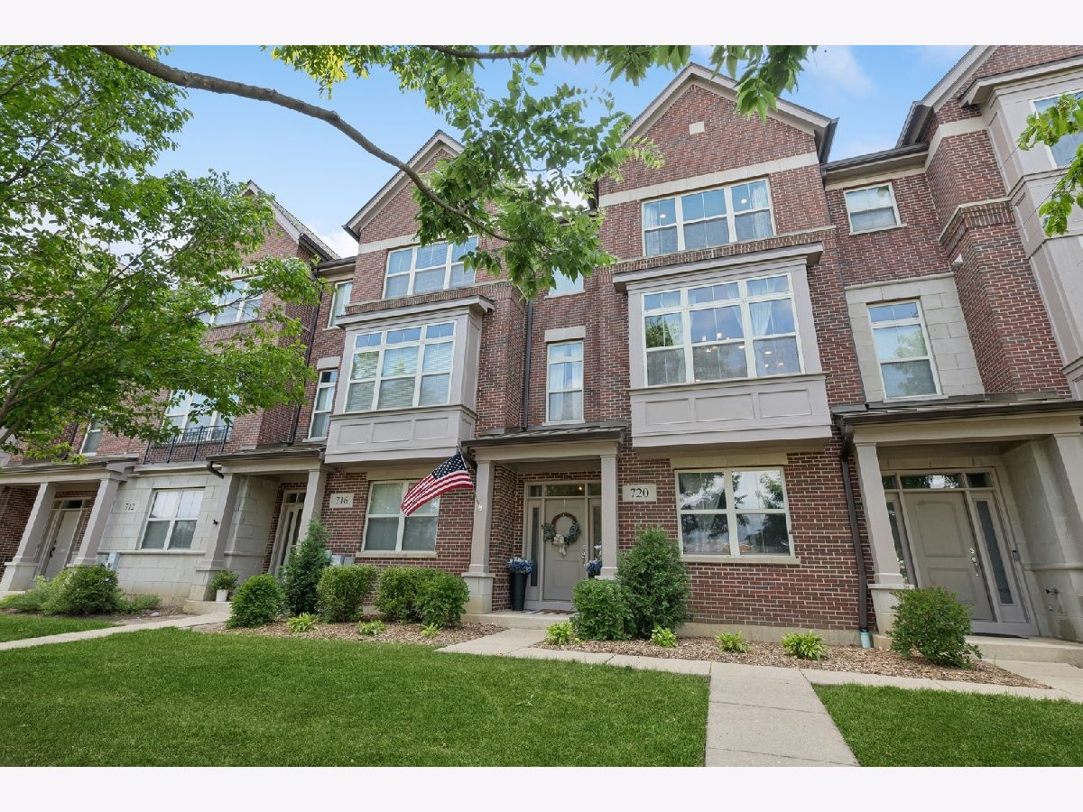 Townhomes Sold Aspen Pointe Vernon Hills Illinois, 720 Aspen