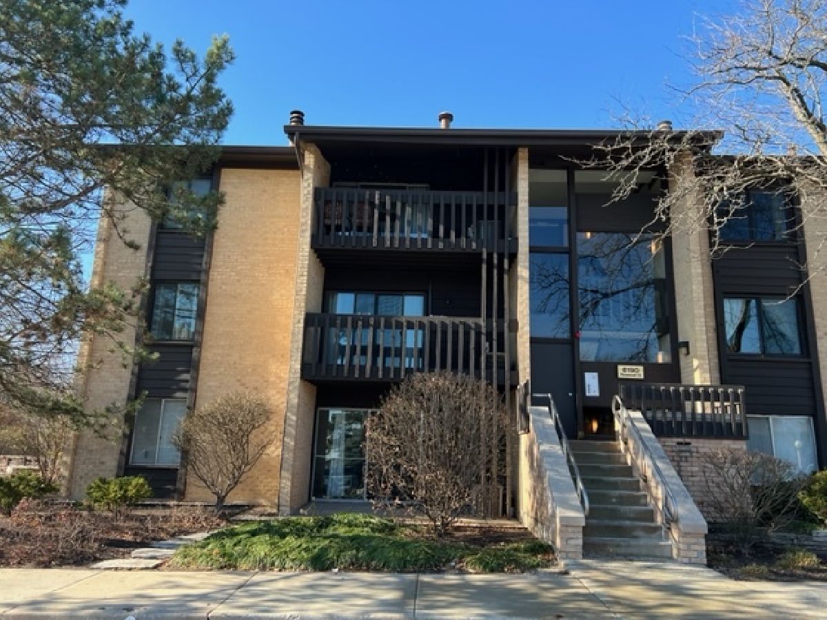 Condominiums Rented The Knolls Willowbrook Illinois, 6190 Pinewood