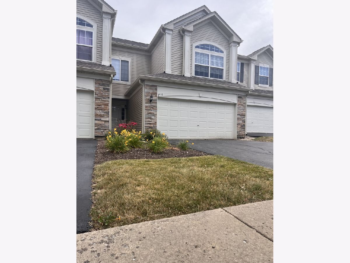  Rented Shorewood Illinois, 1715 Fieldstone