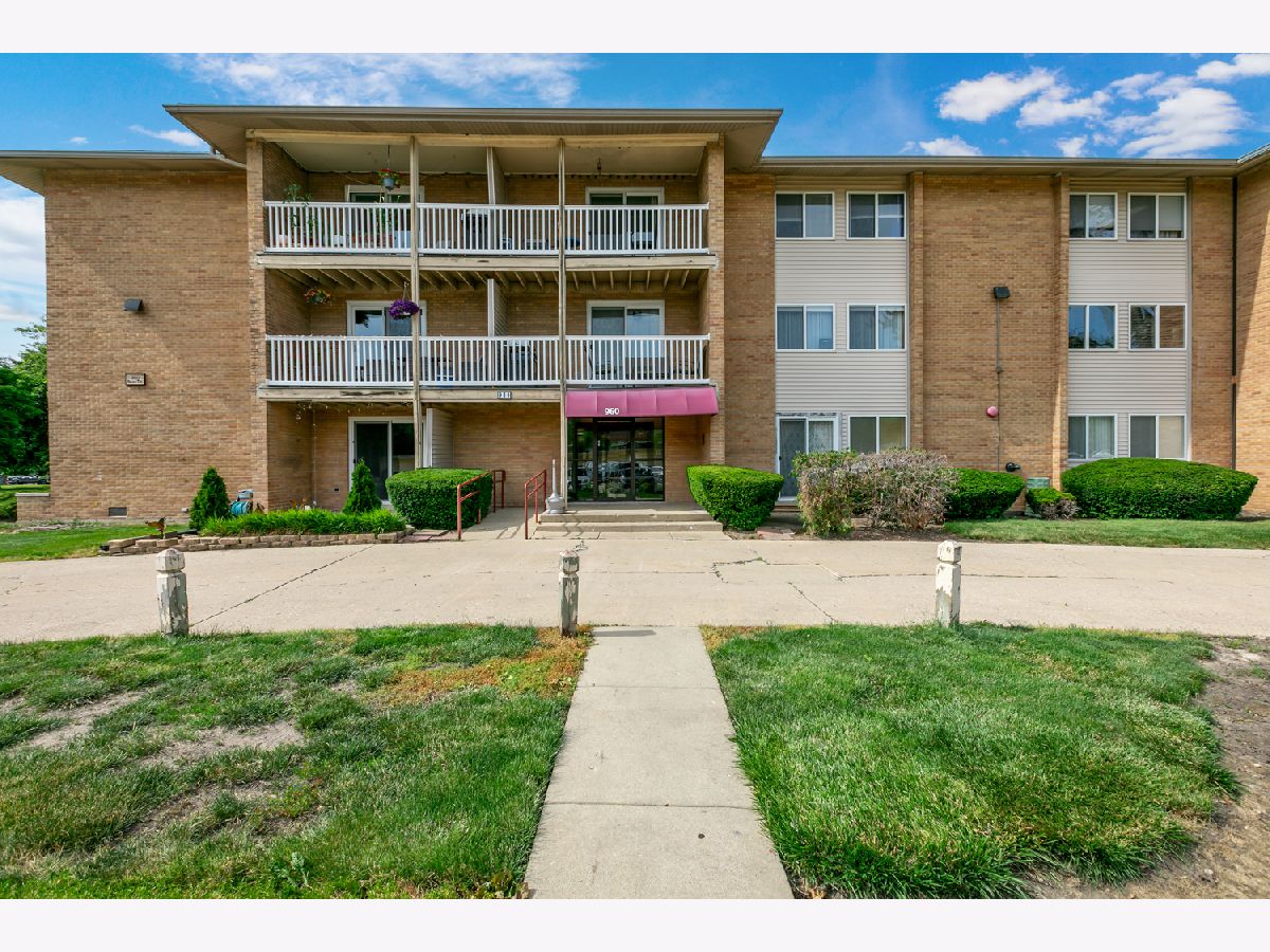 Condominiums Sold Elmdale Condominiums Des Plaines Illinois, 960 Beau