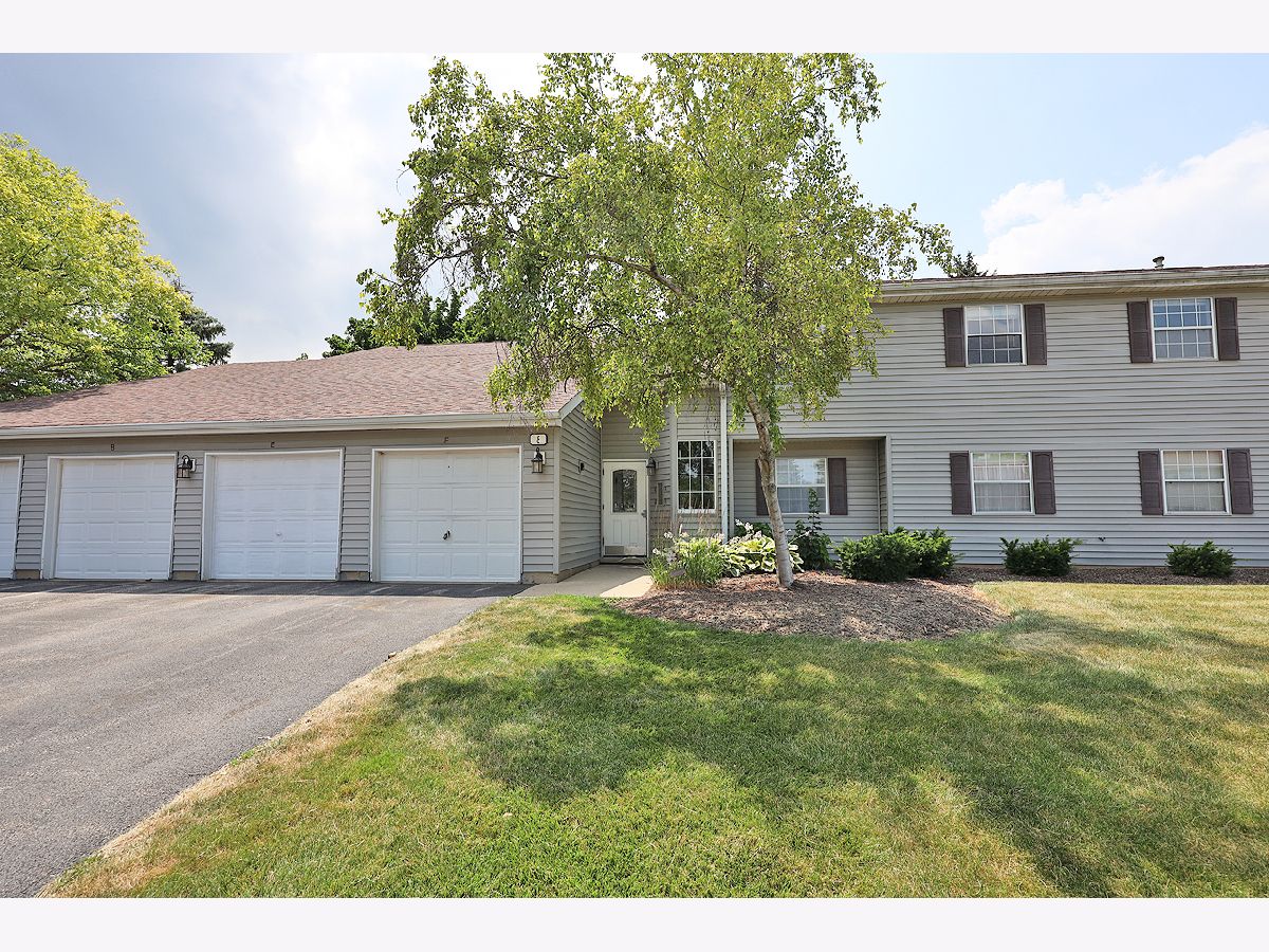 Condos & Townhomes Rented Victorian Park Streamwood Illinois, 8 Gant