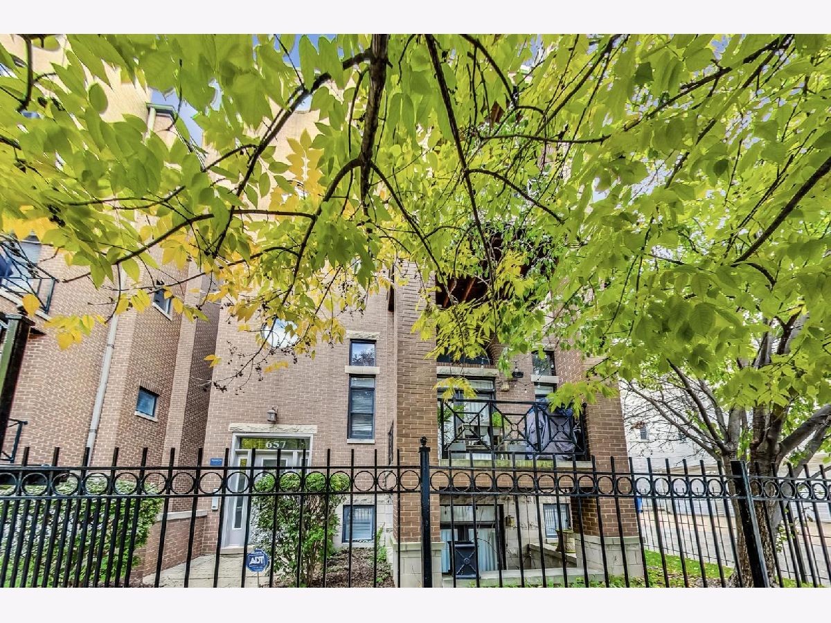 Condominiums Sold Peoria Row Of River West Chicago Illinois, 657 Peoria
