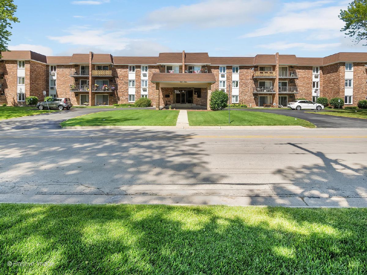 Condominiums Rented Chateau Lorraine Wheaton Illinois, 850 Lorraine