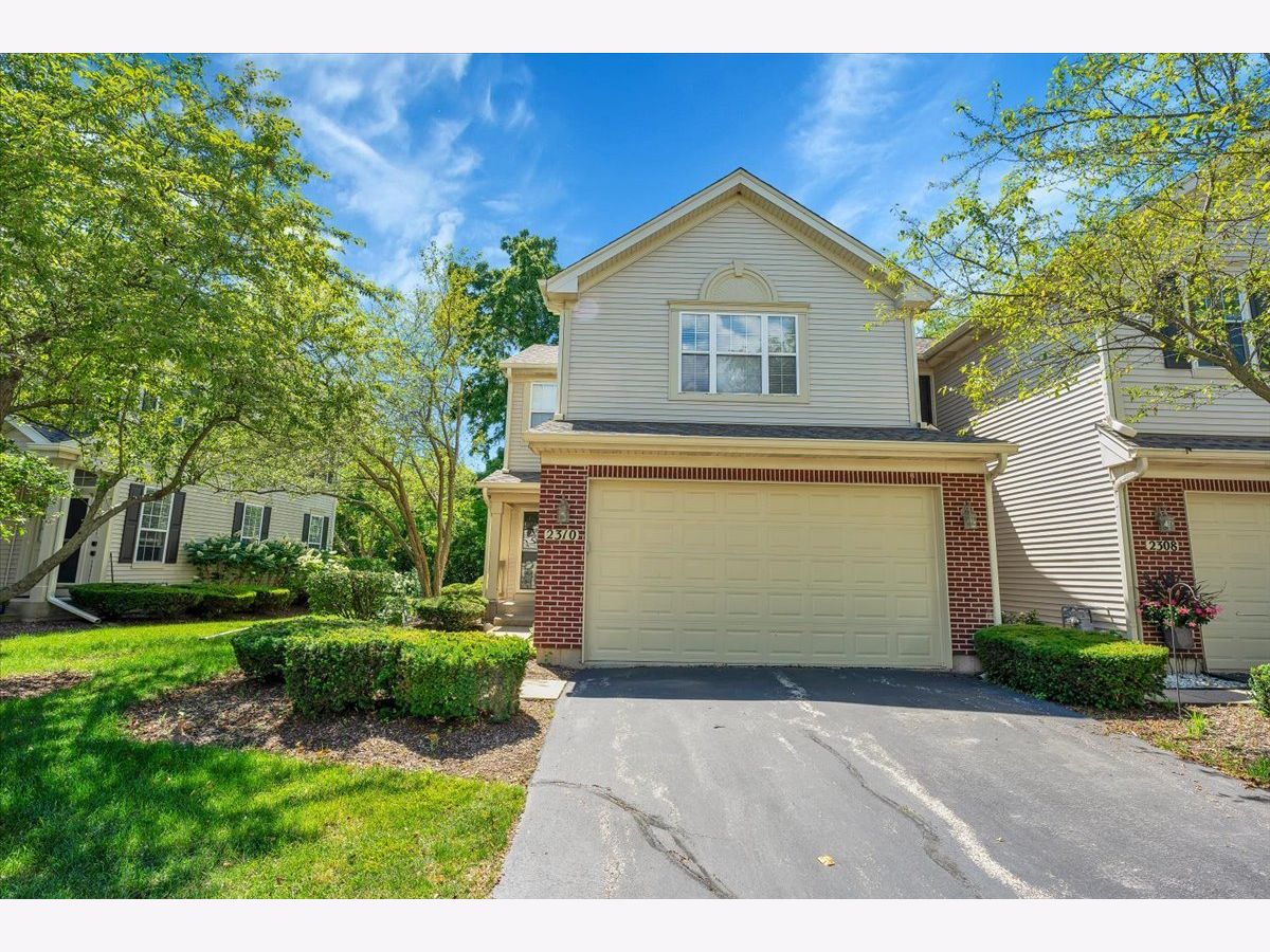 Townhomes & Homes Sold Willoughby South Algonquin Illinois, 2310 Sandy Creek