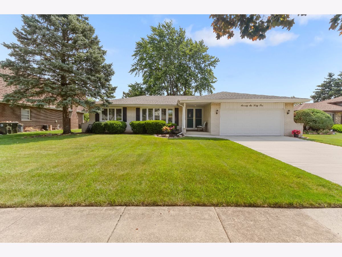 Homes Sold Farmingdale Terrace Willowbrook Illinois, 7641 Blackberry