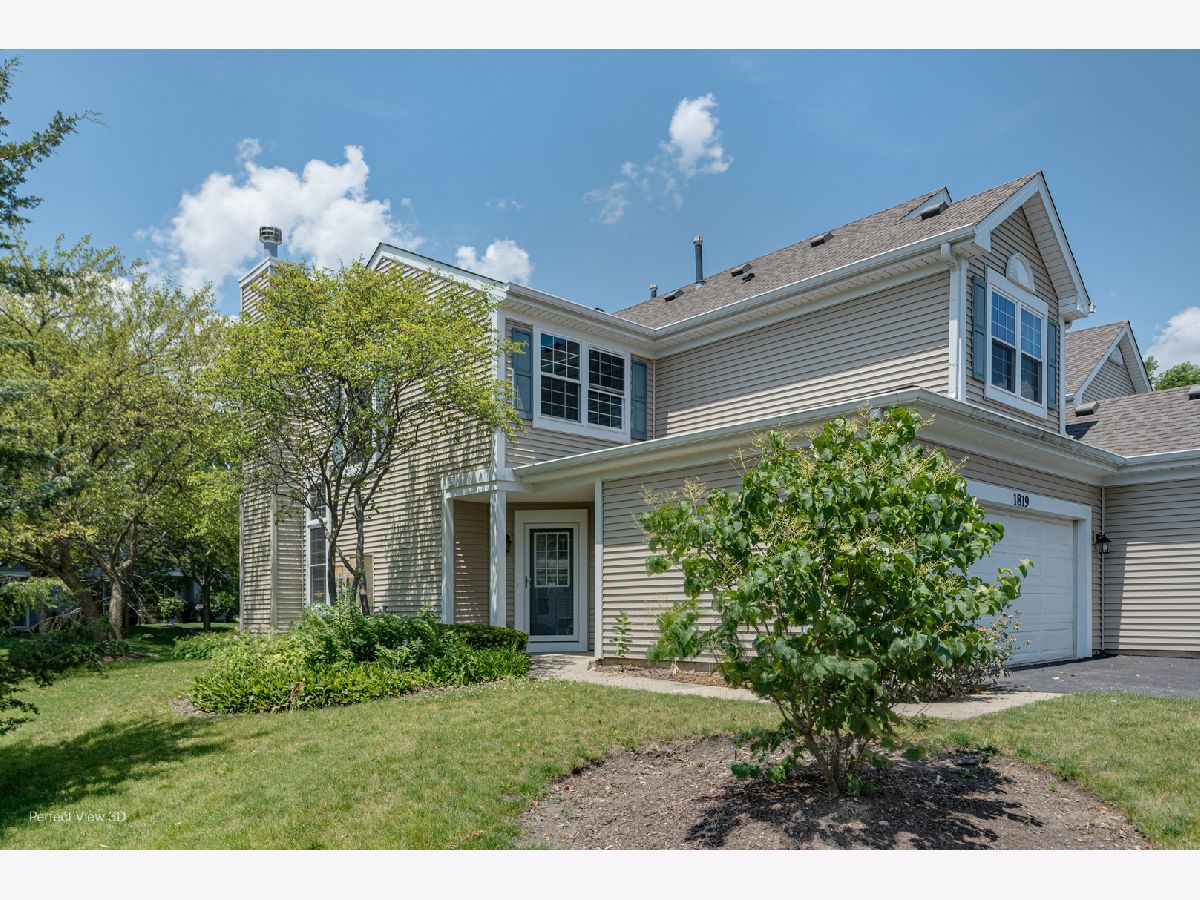 Townhomes & Condos Sold Tanglewood St Charles Illinois, 1819 Moore