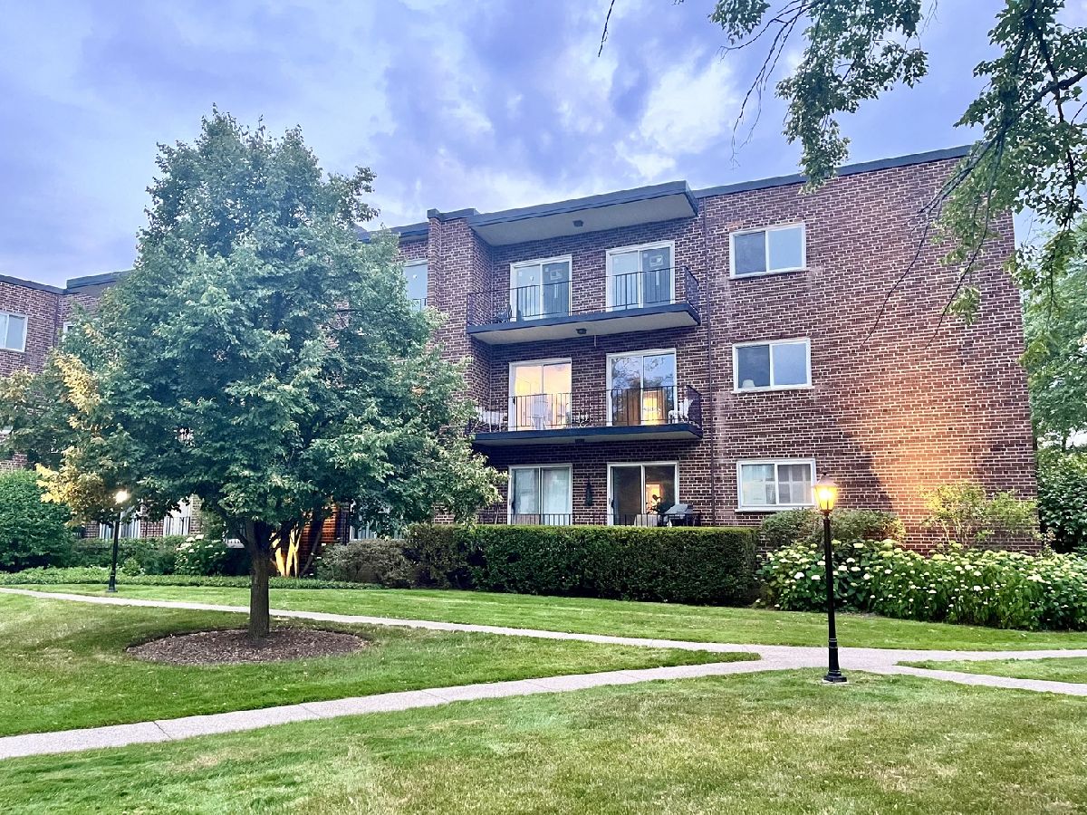 Condominiums Sold Crystal Point Lake Forest Illinois, 1290 Western