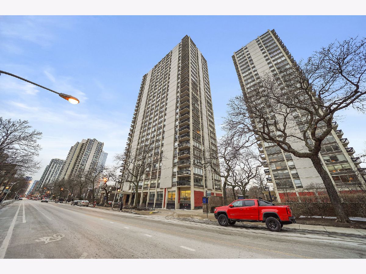 Condominiums Rented Sandburg Chicago Illinois, 1355 Sandburg