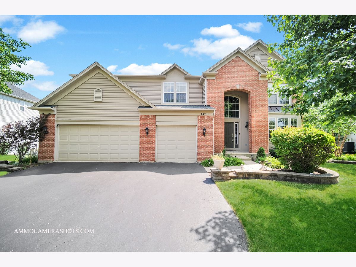 Homes Sold Estates Of Canterbury Woods Plainfield Illinois, 24911 Blue Iris