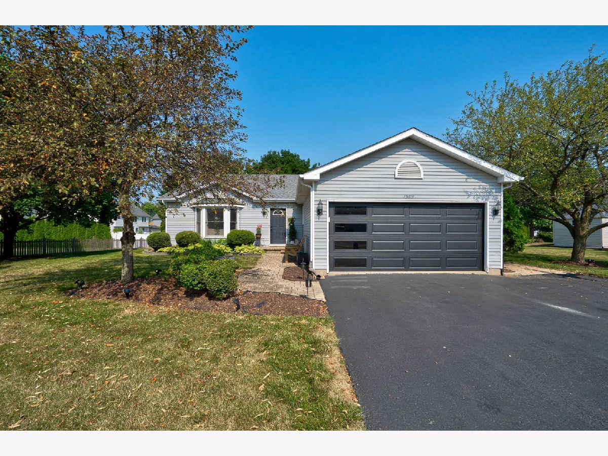Homes & Condos & Townhomes Sold Greenbriar Yorkville Illinois, 1569 Walsh