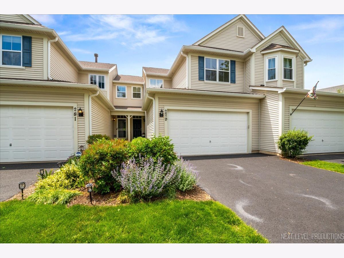 Townhomes & Condos & Homes Sold Harvest Hills St Charles Illinois, 279 Tower Hill