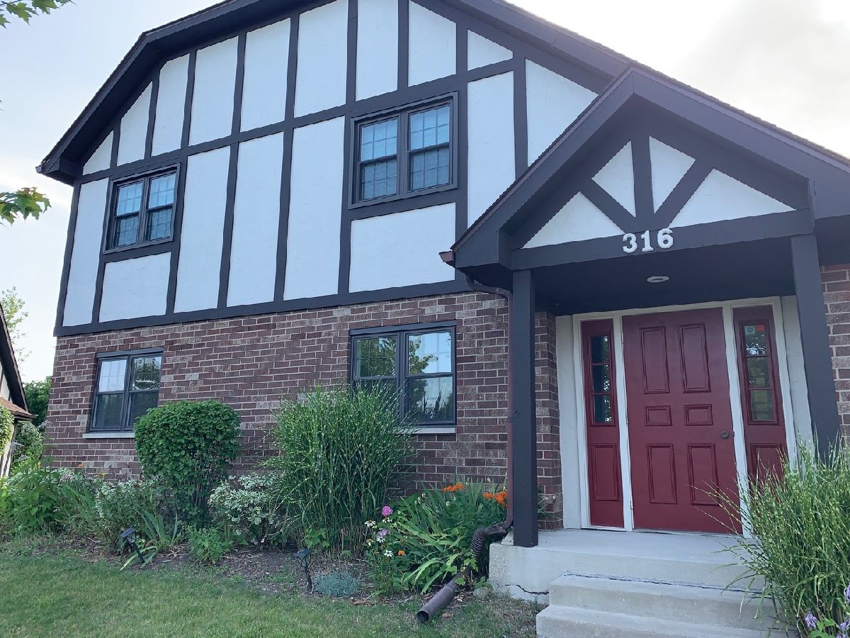 Condominiums Sold Willow Bridge Bloomingdale Illinois, 316 Briarwood