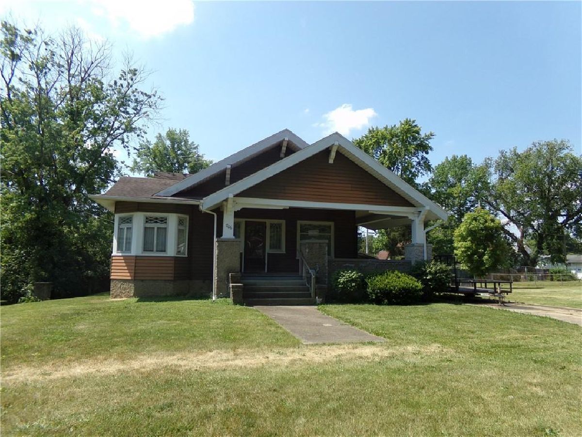  Sold Shelbyville Illinois, 706 South 1st