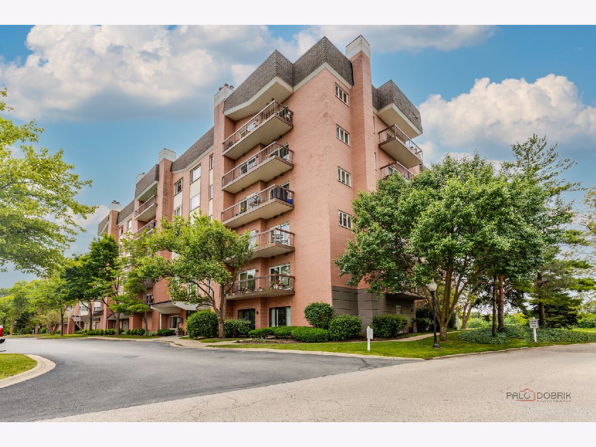 Condos & Townhomes & Homes Sold Rivershire Lincolnshire Illinois, 211 Rivershire