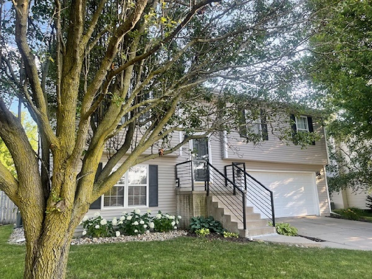 Homes & Condos & Townhomes Sold Royal Pointe Bloomington Illinois, 2805 Clearwater