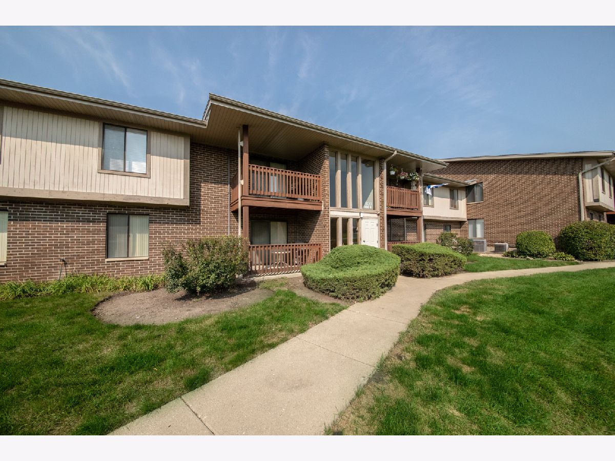 Condominiums & Homes Rented Brookside Streamwood Illinois, 800 Brook