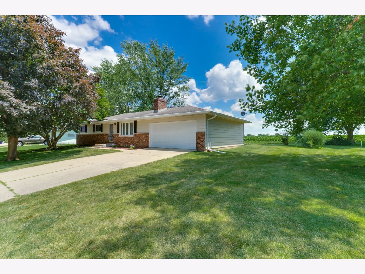  Sold Delavan Illinois, 200 Heritage
