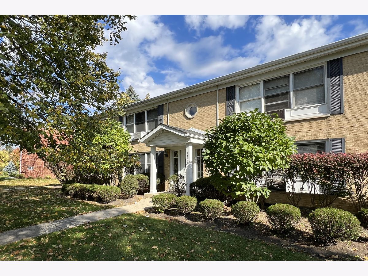 Homes & Townhomes & Condos Rented Stonegate Arlington Heights Illinois, 1702 Northwest