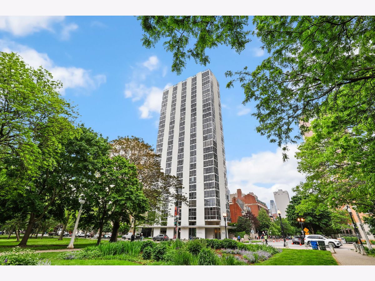 Condominiums Rented Constellation Chicago Illinois, 1555 Dearborn