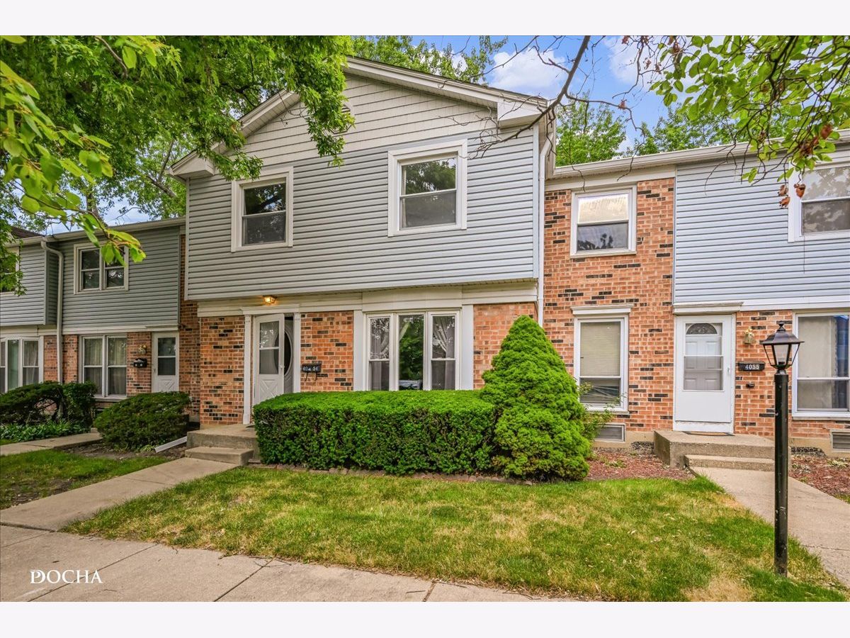 Townhomes & Condos Sold The Oaks Streamwood Illinois, 4054 Club Tree