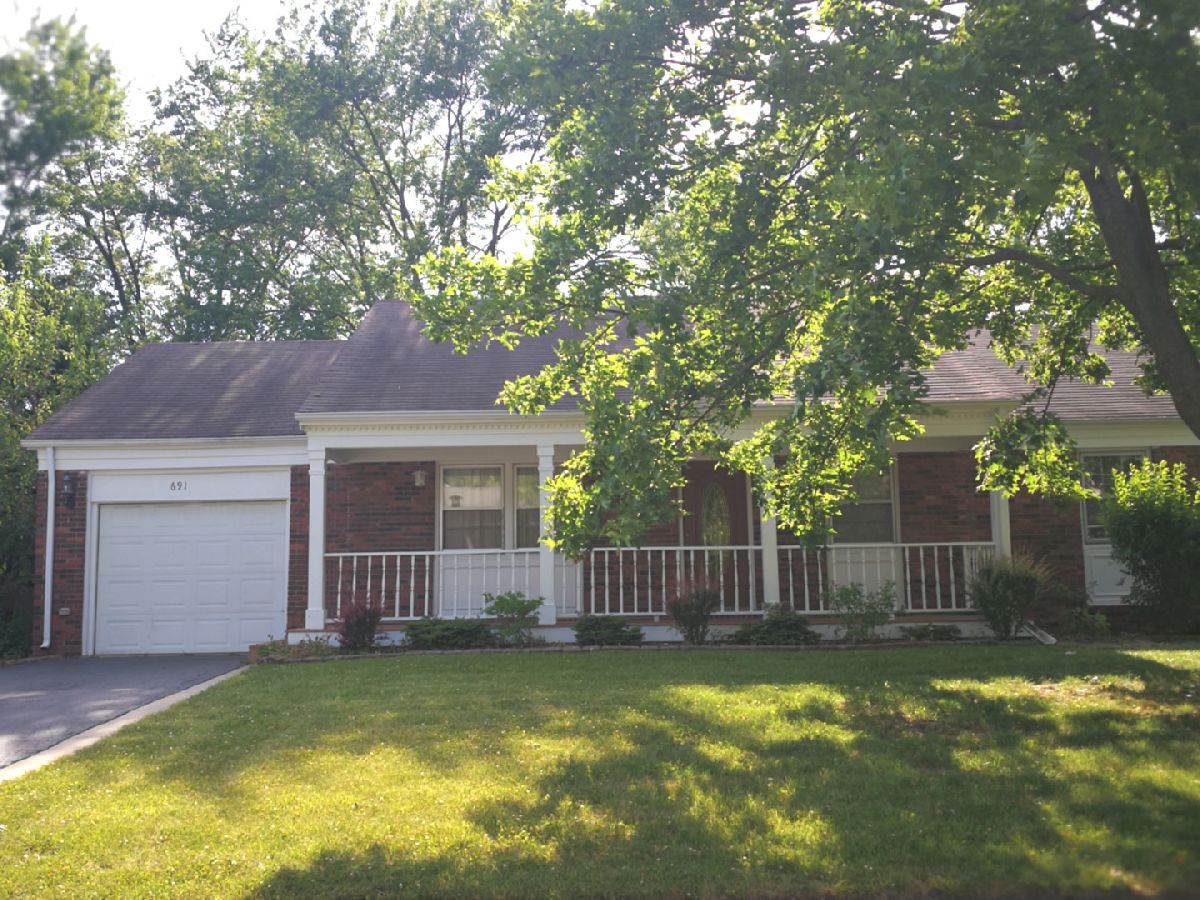 Homes Rented Strathmore Buffalo Grove Illinois, 691 Woodhollow
