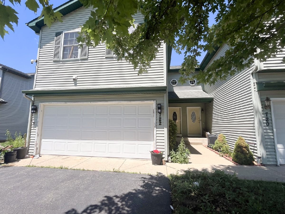 Condos & Townhomes & Homes Sold Prairie Terrace Woodstock Illinois, 722 Carlisle
