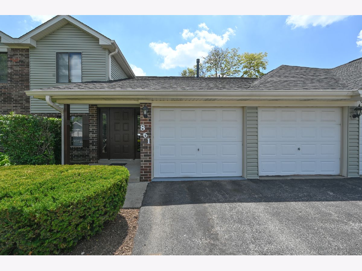 Condominiums Sold Cross Creek Roselle Illinois, 861 Cross Creek