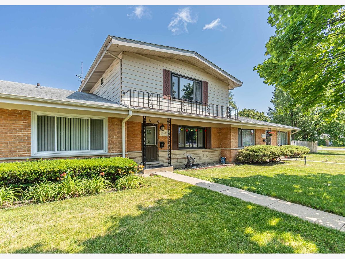 Townhomes & Homes Sold Chesterfield Gardens Niles Illinois, 7110 Carol