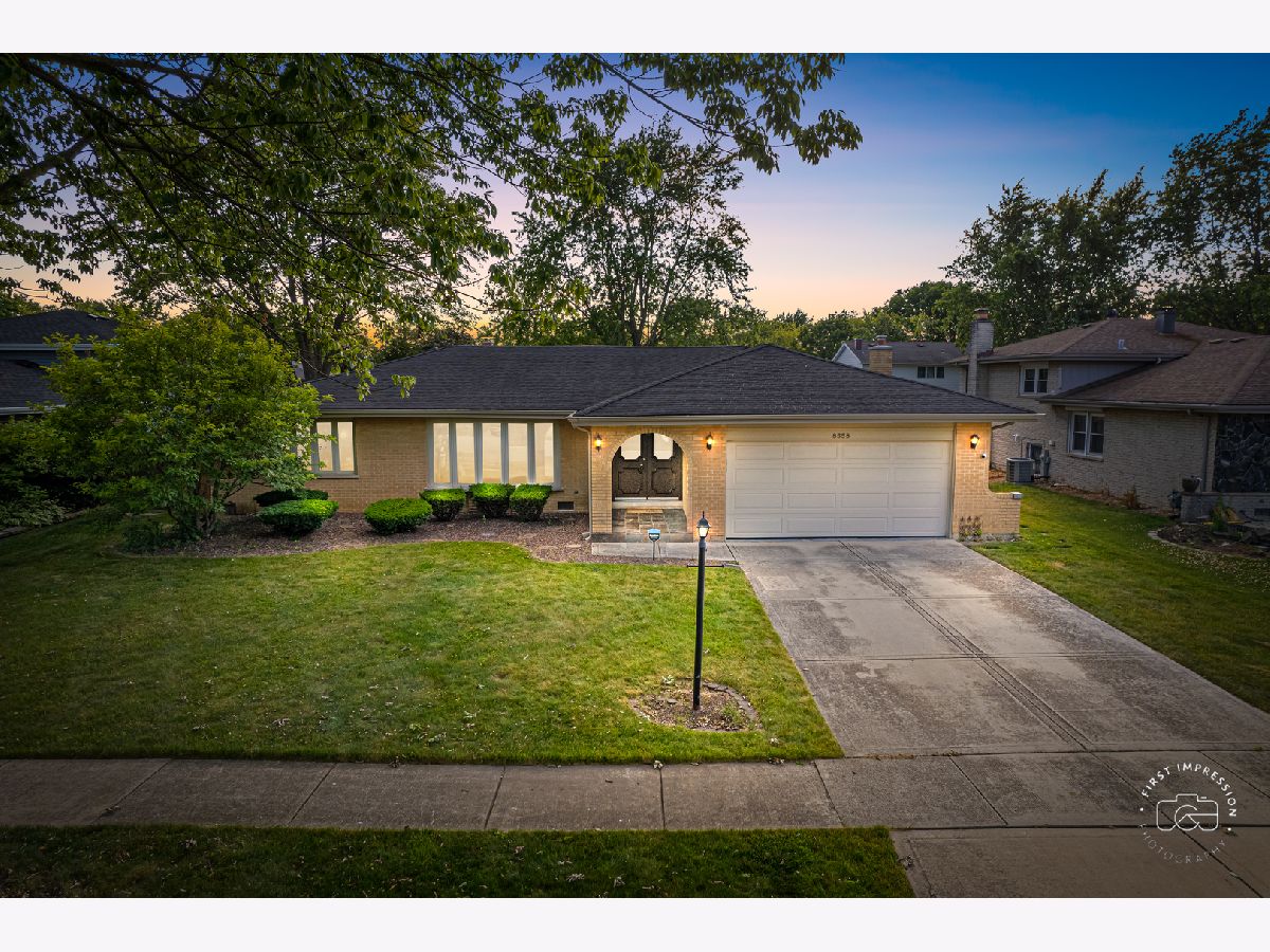 Homes Sold Farmingdale Village Darien Illinois, 8558 Harvest