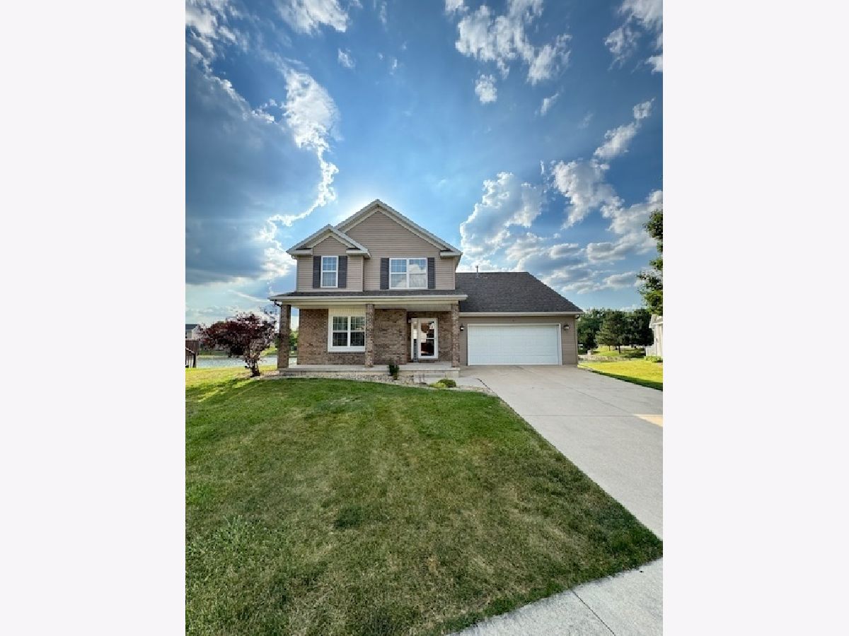Homes & Condos & Townhomes Sold Old Farm Lakes Bloomington Illinois, 3 Rock Garden