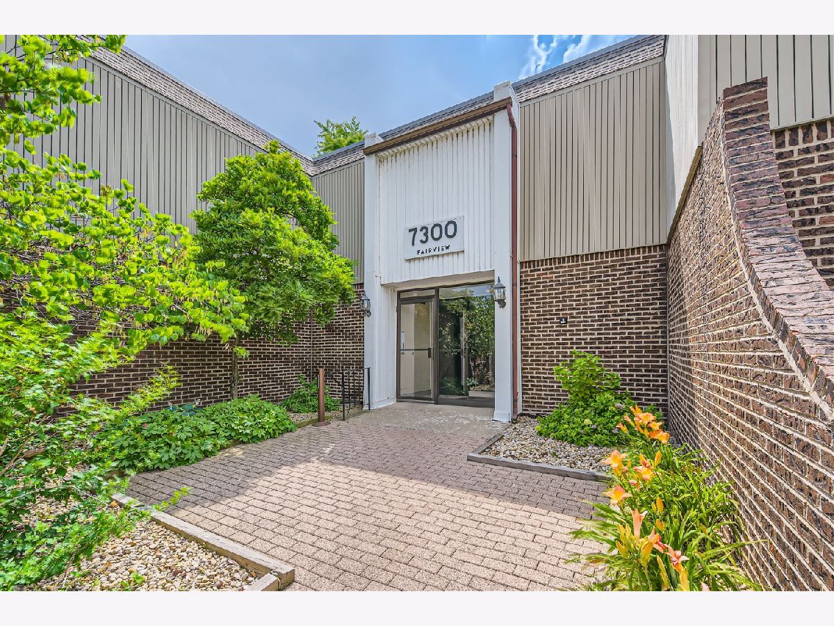 Condominiums & Homes Sold Farmingdale North Downers Grove Illinois, 7300 Fairview