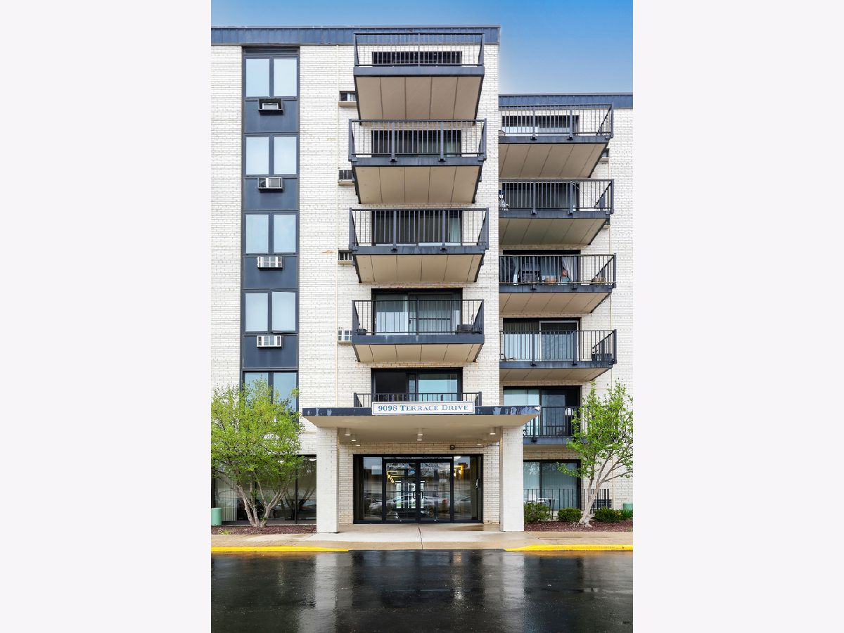 Condos & Townhomes & Homes Sold Terrace Square Niles Illinois, 9098 Terrace